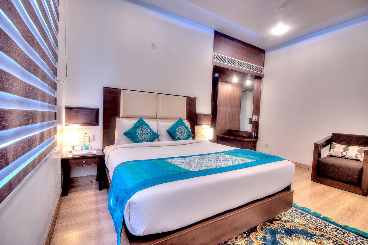 Vivo Hotels Джаландхар Екстериор снимка