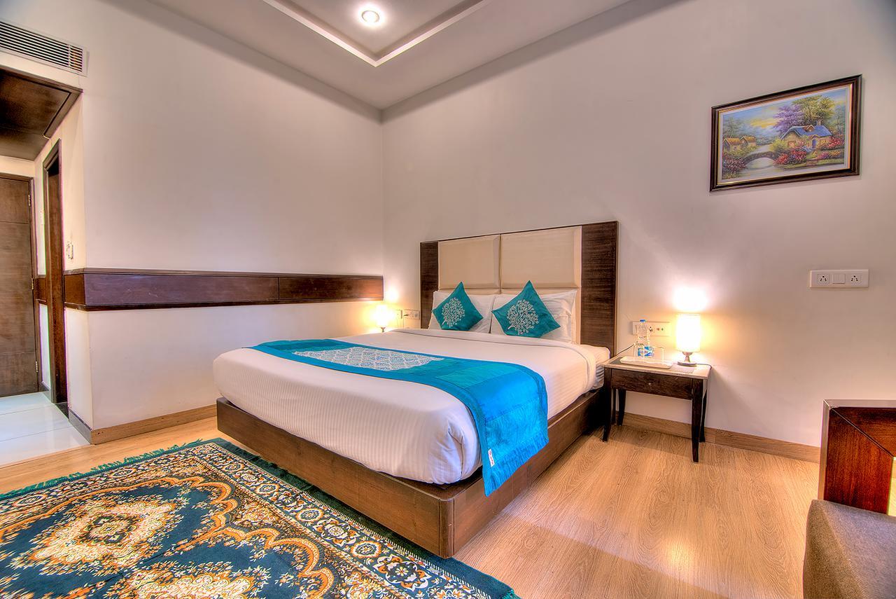 Vivo Hotels Джаландхар Екстериор снимка