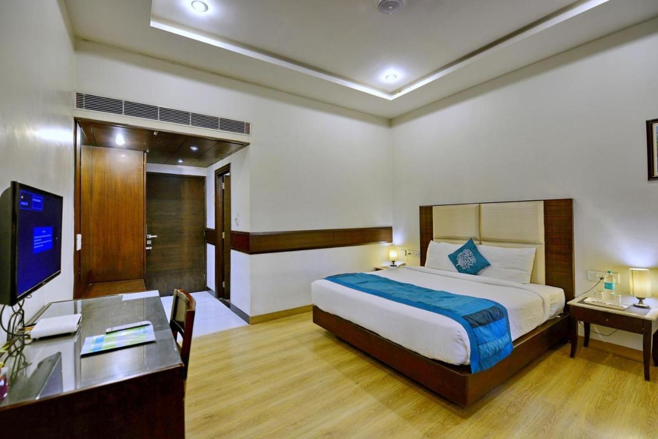Vivo Hotels Джаландхар Екстериор снимка